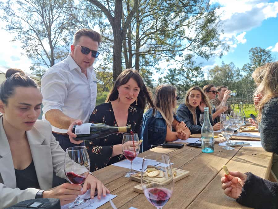 Hunter Valley: Wine, Gin, Cheese and Chocolate Tour - Lunch That Feels Like Part of the Experience, Not a Travel Tax