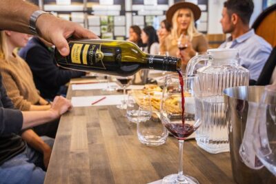 Hunter Valley Wines, 2-Course Lunch, Cheese & Chocolate Tour - Audrey Wilkinson Vineyard: a guided one-hour tasting you can actually follow