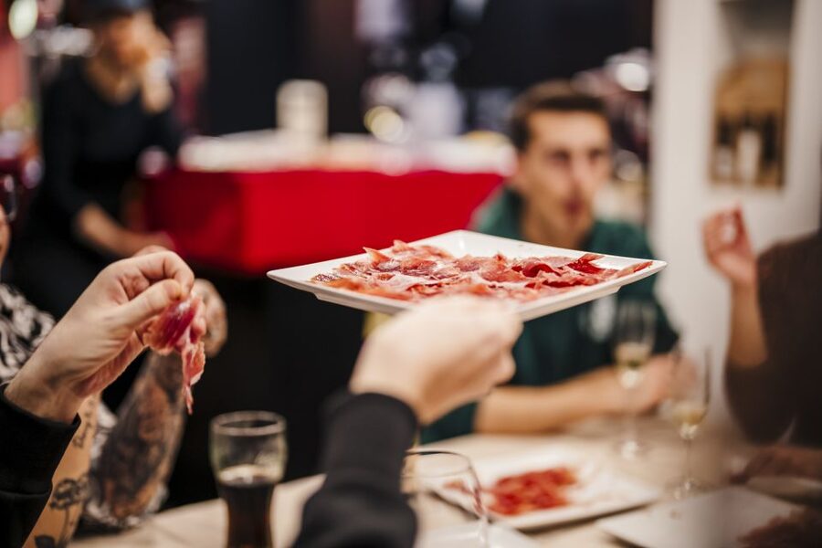 Jamón Experience Master Plus: Ham, Wine & Cheese Tasting - Meet the guide: what a Master Ham Cutter adds