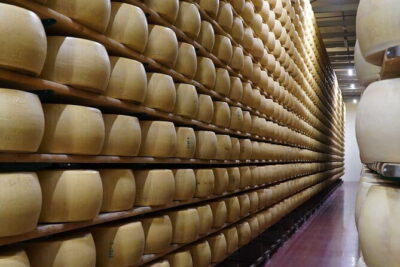 Journey through Italian Cheese - Who Guides You (and Why Certified Cheese Notes Help)