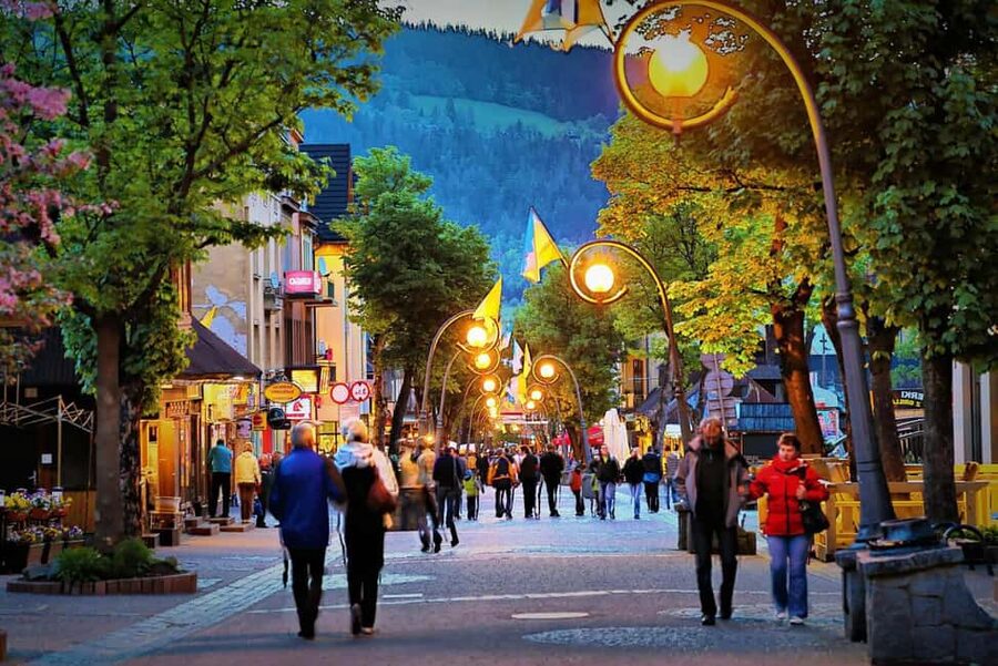 Krakow: Zakopane, Morskie Oko, and Cheese Tasting Tour - Zakopane tastes: oscypek, cranberry jam, and nalewki