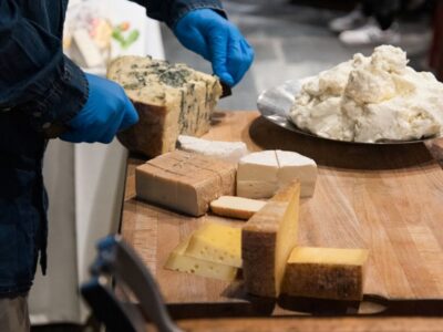 Lake Como: Cheese Factory Tour and Tasting in Valsassina - The 40-minute guided factory walk: shoe covers and the cheese-aging story