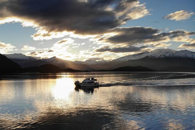 Lake Wanaka 1-Hour Cruise Including Wine and Cheese - Entering the Boat: How the Experience Feels on Board