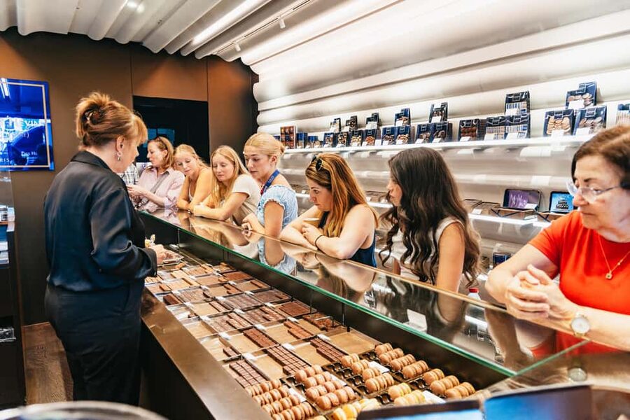Le Marais Walking Food Tour with Cheese, Wine & Pastries - Price and value: is $153 for 3 hours worth it?