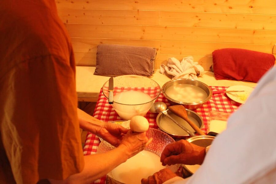 Matera: Mozzarella and Cheese tasting with a Cheesemaker - The cheese tasting flight: how to taste fresh, semi-fresh, semi-matured, and matured