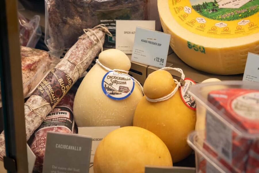 Milan: Cheese tasting experience at Gòodurie Soresina - Gòodurie Soresina in Milan: a cheese café built for tasting