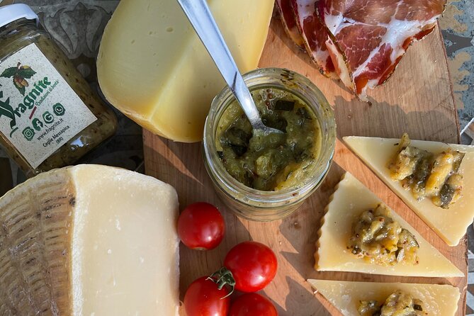 Mozzarella Experience - Cheese Tour and tastings to Masseria Fragnite - The tasting that turns into brunch: cheeses, cured meats, bread, vegetables, and wine
