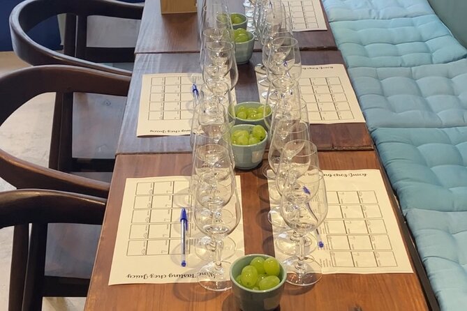 Natural Wine Tasting with Cheese Pairings in Paris - Five Pours, Real Question Time, and a Playful Atmosphere
