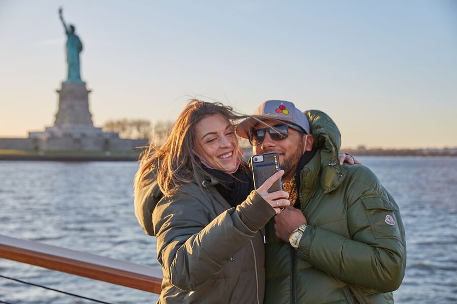 New York City: Champagne and Cheese Pairing Cruise - A 1920s-Style Champagne Cruise That Actually Feels Like a Treat