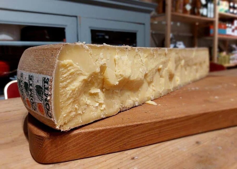 Nice: Discover our terroirs and enjoy a cheese and wine tasting - The host and the vibe: where the experience really clicks