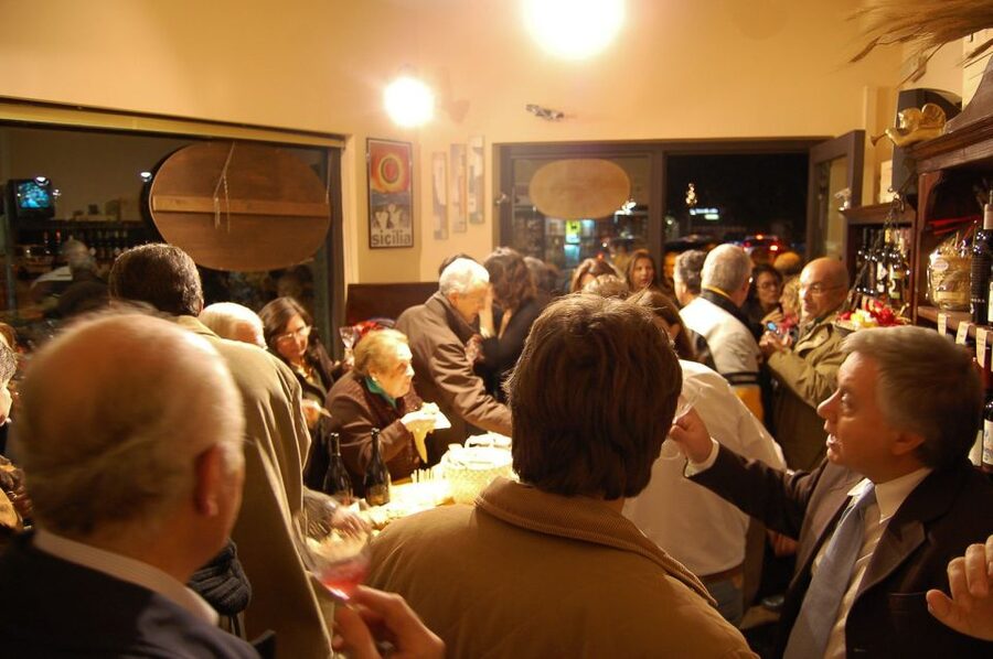Palermo: 2-Hour Sicilian Cheese and Wine Tasting Tour - Bread, salad, and Riedel glassware: small details that matter