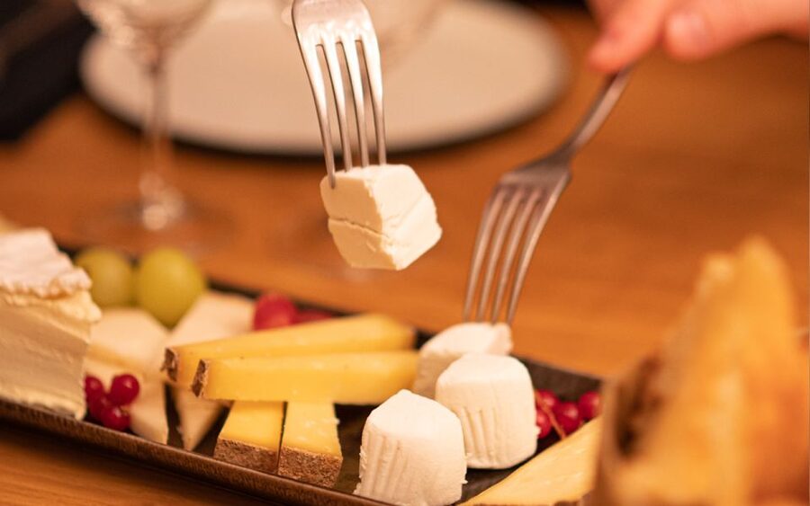 Paris: Apéro Wine and Cheese Tasting Experience - What You Actually Taste: 3 Wines, 3 Cheeses (and Why Pairing Matters)