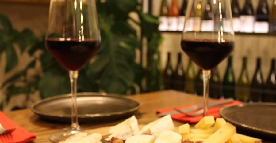 Paris: French Wine and Cheese Guided Tasting - The small details that make the session feel smooth