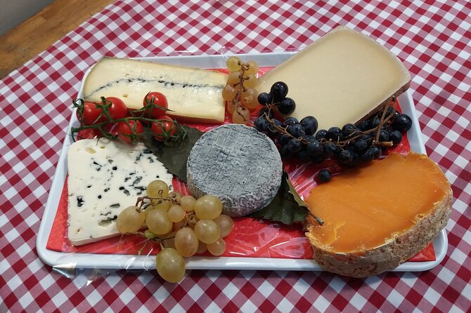 Paris Le Marais Food Tour With 10+ Tastings, Cheese, Wine & More - Meeting Point by Rue Saint-Antoine: Start Easy, Finish Close by