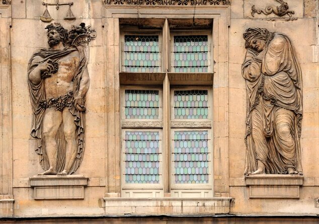 Paris Le Marais Historical Walking Tour with Wine and Cheese Tasting - A 4:30 pm Le Marais walk that feels made for wandering