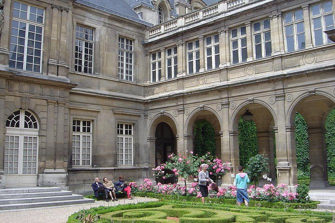 Paris Le Marais Historical Walking Tour with Wine and Cheese Tasting - Meeting on Rue Saint-Antoine and getting oriented fast