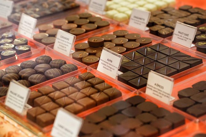 Paris Marché d’Aligre Walking Tour with Chocolate and Cheese Tasting - Marché d’Aligre: How the Walk Feels on the Ground