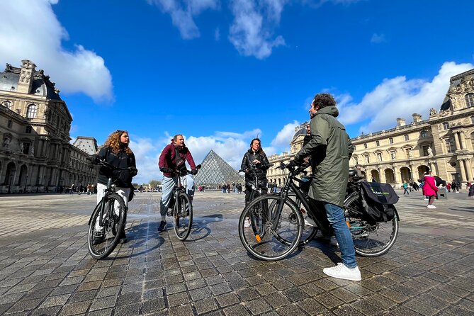 Paris : Private electric bike tour with wine and cheese tasting - Palais-Royal, Concorde, and the 1900-era avenue stretch