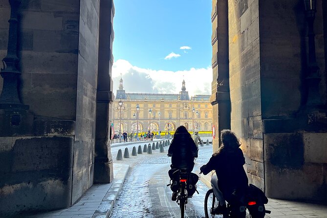 Paris : Private electric bike tour with wine and cheese tasting - The Passy shopping street stop and the cheese shop finale