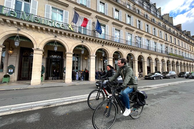 Paris : Private electric bike tour with wine and cheese tasting - Invalides dome and Place Dauphine: Napoleon and the Templars