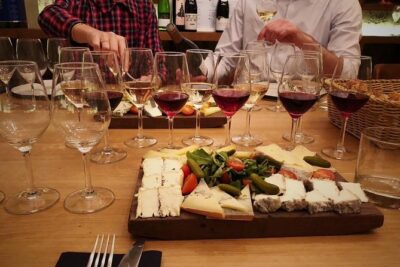 Paris - Ten Wines and Ten Cheeses Tasting in a Royal Cellar - Ten wines and ten cheeses: how the pairing lesson works