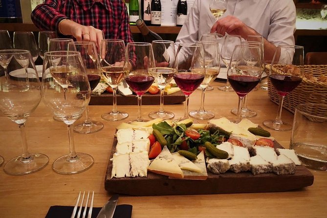 Paris - Ten Wines and Ten Cheeses Tasting in a Royal Cellar - Ten wines and ten cheeses: how the pairing lesson works