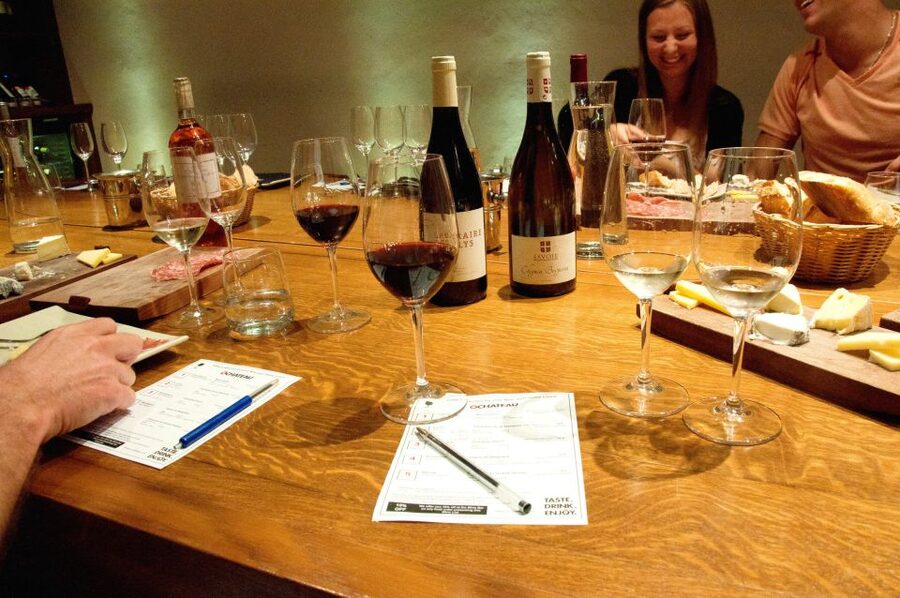 Paris: Wine and Cheese Lunch - Pairing Champagne and wine with artisanal French cheeses