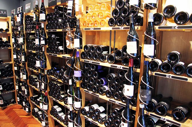 Paris Wine and Cheese Tastings Class near Le Marais - The bread, water, and spittoon details (don’t skip these)