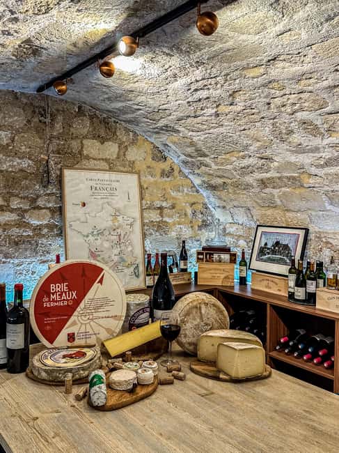 Paris: Wine & Cheese Tasting Master Class Near Eiffel Tower - Getting oriented near Invalides and the Eiffel Tower