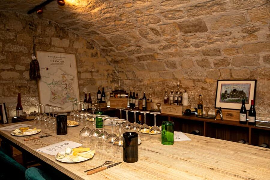 Paris: Wine & Cheese Tasting Master Class Near Eiffel Tower - How the guide teaches you to taste (not just drink)