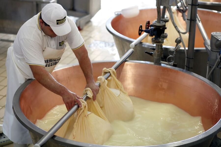 Parma: Parmigiano Reggiano Farm Tour & Tasting with Transfer - Why This Parmigiano-Reggiano Tour Feels Practical (Not Pretend-Fancy)