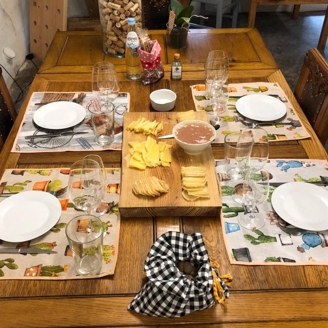 Porto: Cheese and Port Wine Tasting in a Unique Place - A 90-minute Porto tasting in a real mercearia