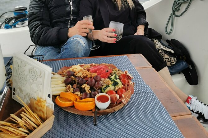 Porto: Wine and cheese tasting on a sailboat on the Douro River - From Marina da Afurada to Porto and Gaia: the vibe you get