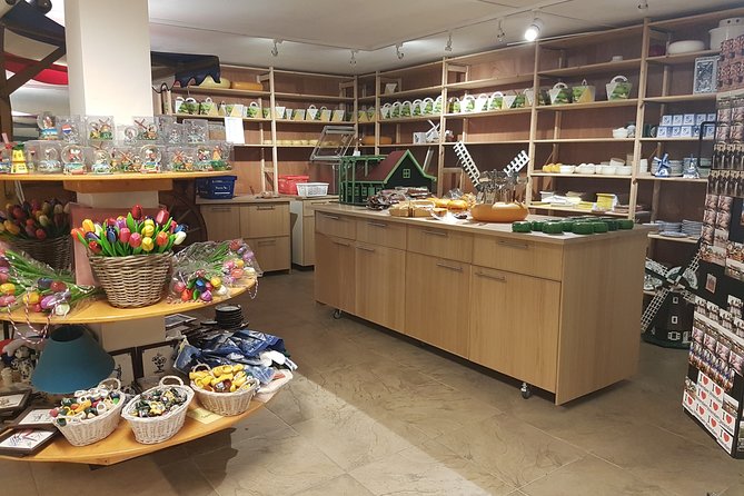 Private Tour of Simonehoeve Cheese Farm and Clog Factory - Stop 1: Simonehoeve farm tour and tasting time