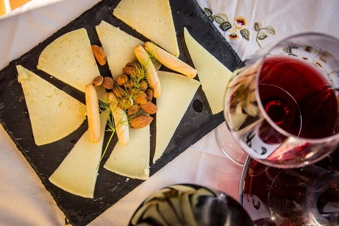 Santiago de Compostela: Cheese and Wine Tasting Experience - Using the Free Time After: Turn Samples Into a Real Meal