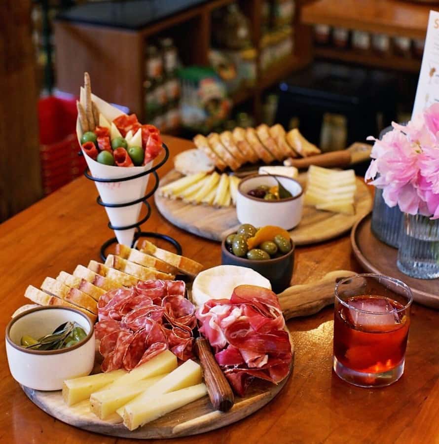 Seattle: Wine, Cheese and Chocolate Pairing Tour - Stop by stop: how the 150 minutes usually flows