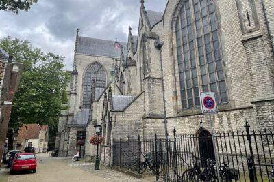Self-Guided Walking Tour of Gouda: Canals, Colonies, and Cheese - Kaaswinkel Gouda: cheese you can trace to farmers