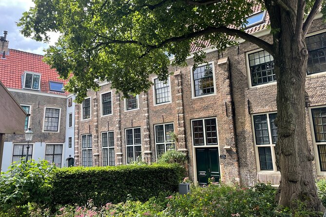 Self-Guided Walking Tour of Gouda: Canals, Colonies, and Cheese - Lage Gouwe and the stumbling stones: Gouda faces the Holocaust