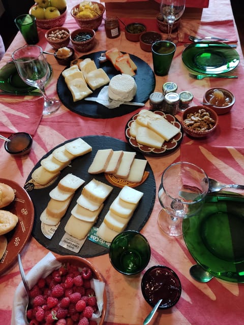 Serra da Estrela: Serra da Estrela cheese tasting - Price and value: $70 for wine, cheese, and culture