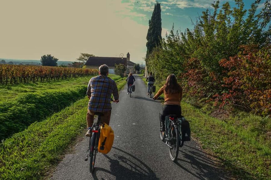 St. Emilion: Half Day E-Bike & Wine Tour with Wine & Cheese - First Stop: The Safety Briefing and E-Bike Comfort