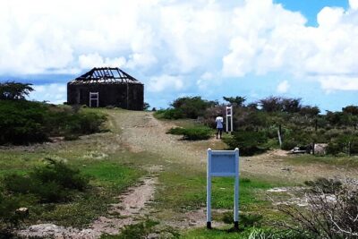 St.Martin-St.Maarten: Small Group, History & Cheese Tasting Tour - Dutch Cheese & Liquor store tasting: what to expect from the pairing