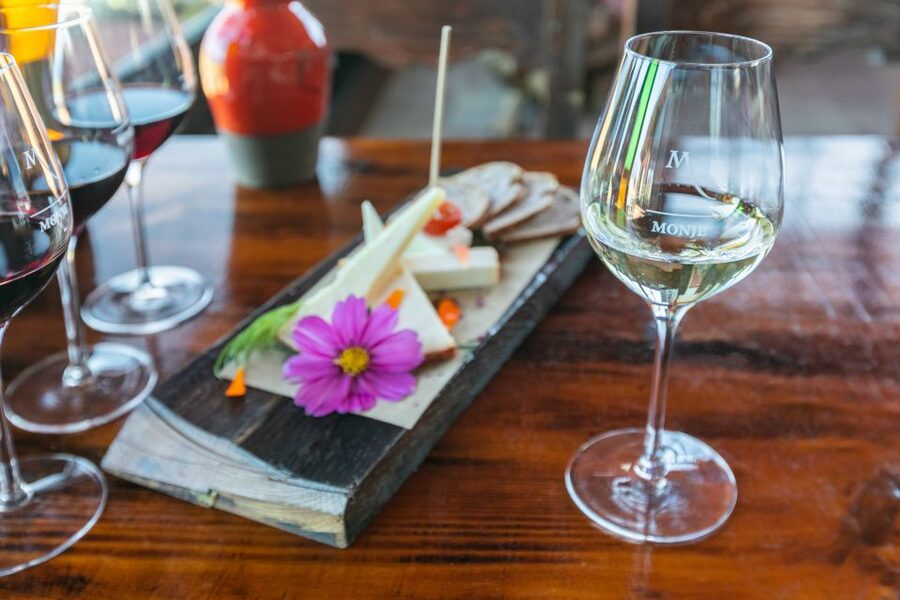 Tacoronte: Guided Winery Tour with Wine and Cheese Tastings - Language and timing: choose the right day if English matters