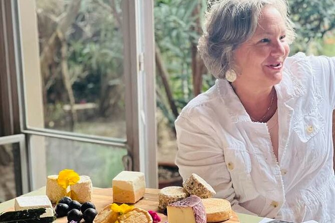 Taste of Europe in Mexico: History and Flavors of Artisan Cheese - The cheeseboard build: learning how to buy, serve, cut, and store cheese