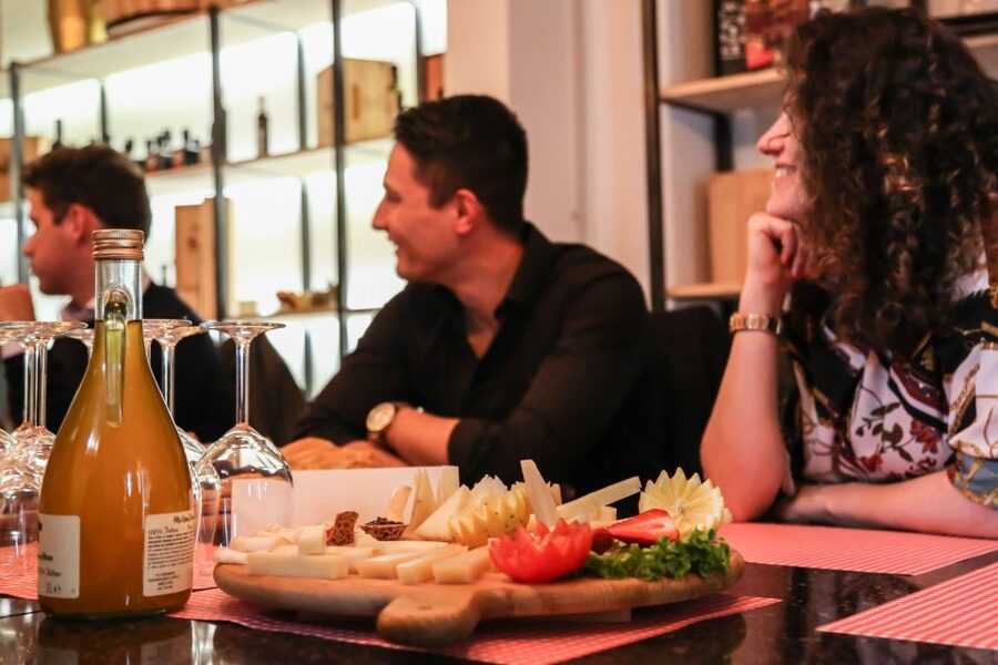 Verona: Cheese Tasting and Pairing - Breadsticks, Water, and Optional Wine Pairings