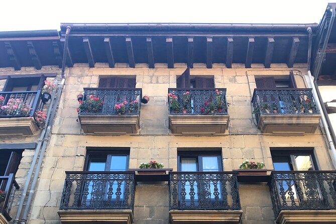 Visit San Sebastian and a Family Cheese Farm with Tasting (From Bilbao) - The txoko tasting: cheese, cider or wine, and mountain views