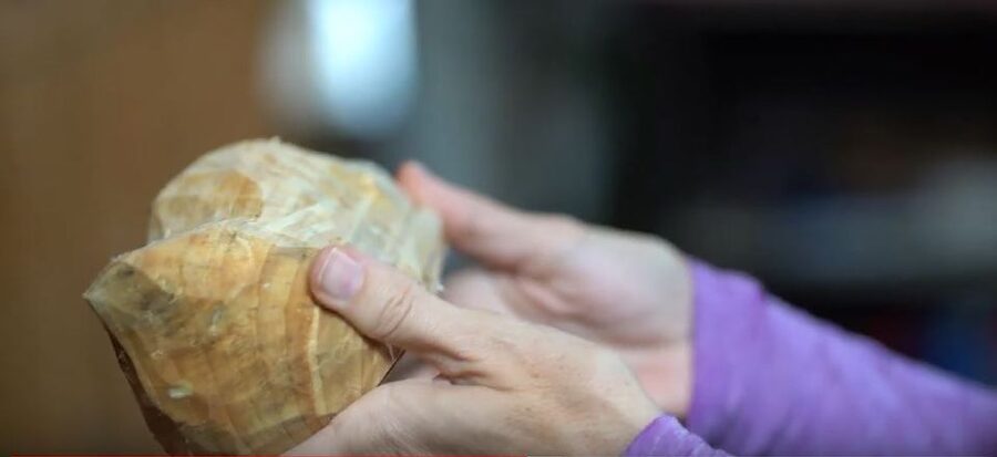 Volendam: 2-Hour Clogmaking Workshop and Cheese Tour - The shop tastings: Gouda, Edam, stroopwafel, and speculaas