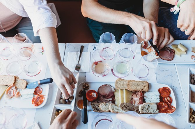Wine and Cheese Tasting Lunch in Portuguese Wine Bar - Where it happens in Lisbon: finding the bar and settling in fast
