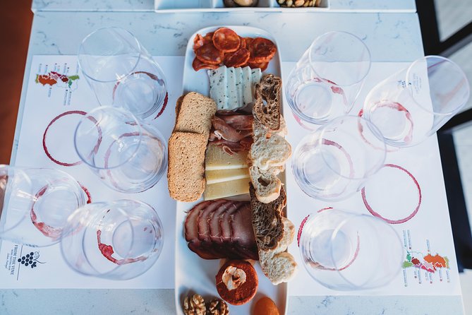Wine and Cheese Tasting Lunch in Portuguese Wine Bar - Timing and group size: why the “small” part feels real