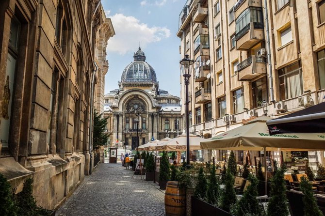 Wine tasting in Bucharest Old town - bonus cheese platter - Key points to know before you go