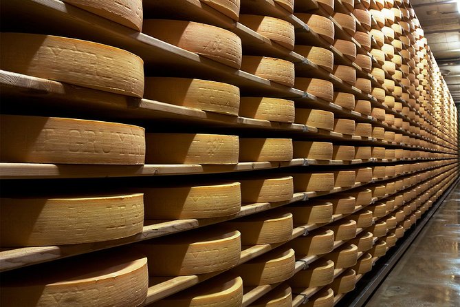 Winter Gruyères, chocolate & cheese tour from Lausanne - Stop 1 in Broc: Cailler chocolate factory and tasting time